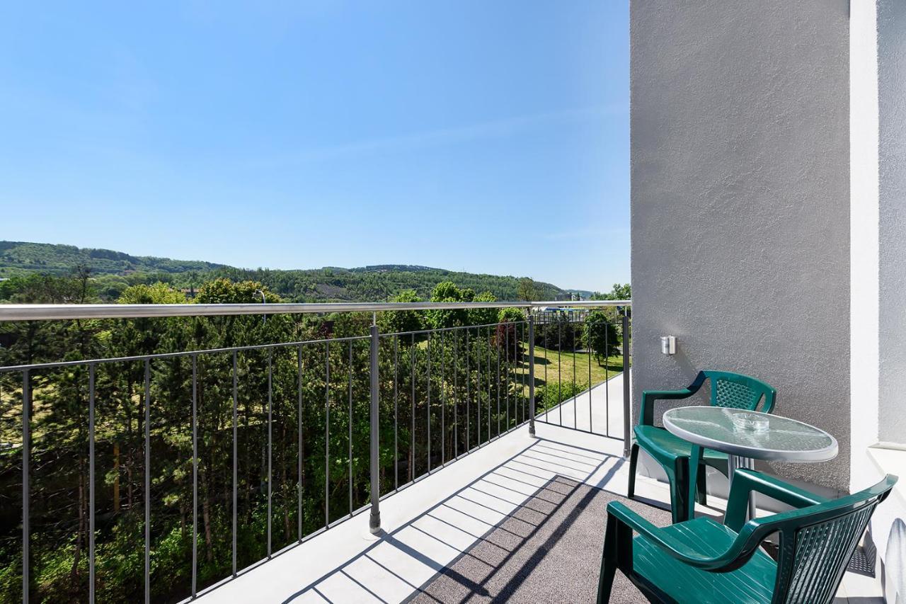Hotel Alex Beroun  Extérieur photo